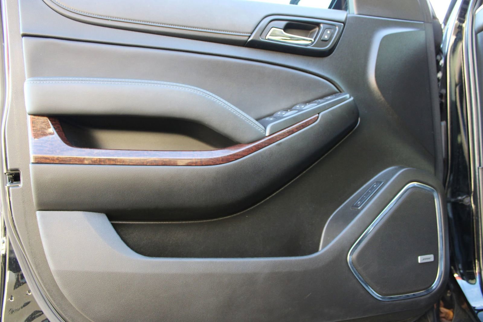 Used 2019 GMC Yukon XL SLT w/ Graphite Performance Edition image 8