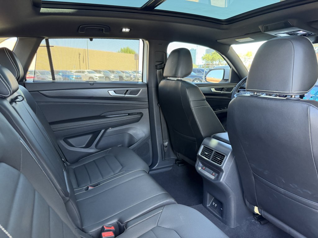 Used 2024 Volkswagen Atlas Cross Sport SEL AWD/4WD image 40