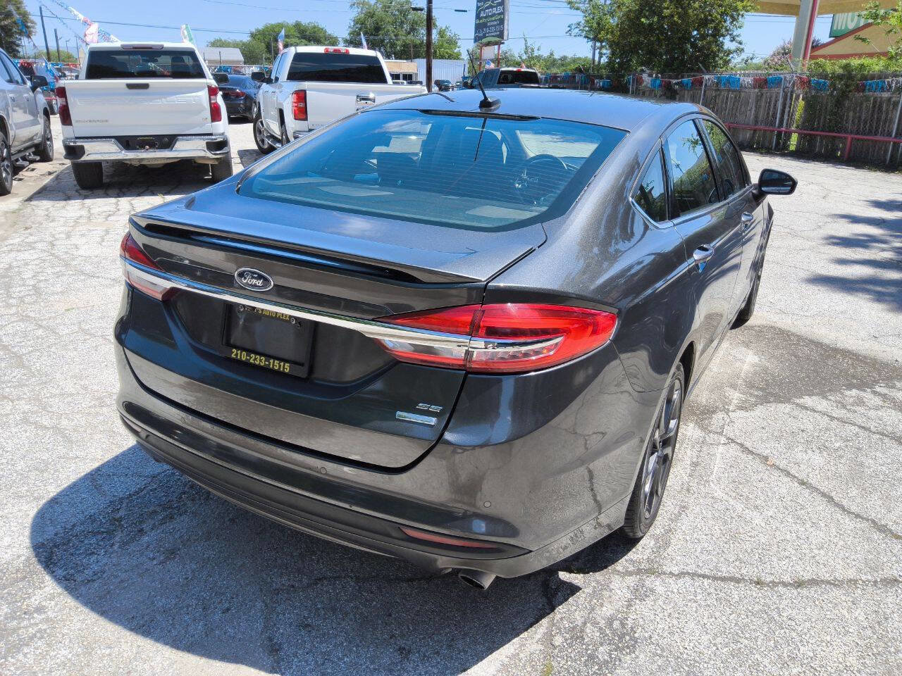 Used 2018 Ford Fusion SE w/ Equipment Group 201A FWD image 3