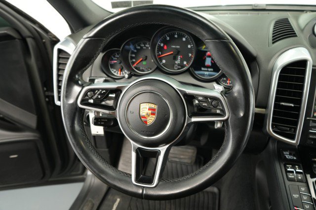 Used 2016 Porsche Cayenne image 33