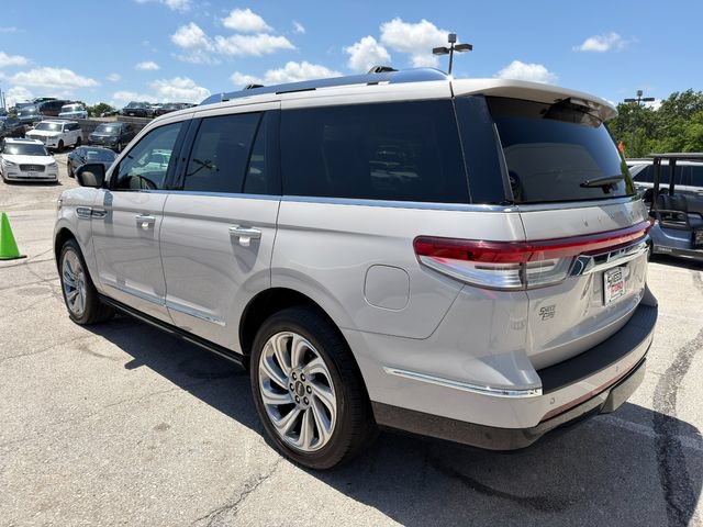 Used 2024 Lincoln Navigator Premiere AWD/4WD image 11
