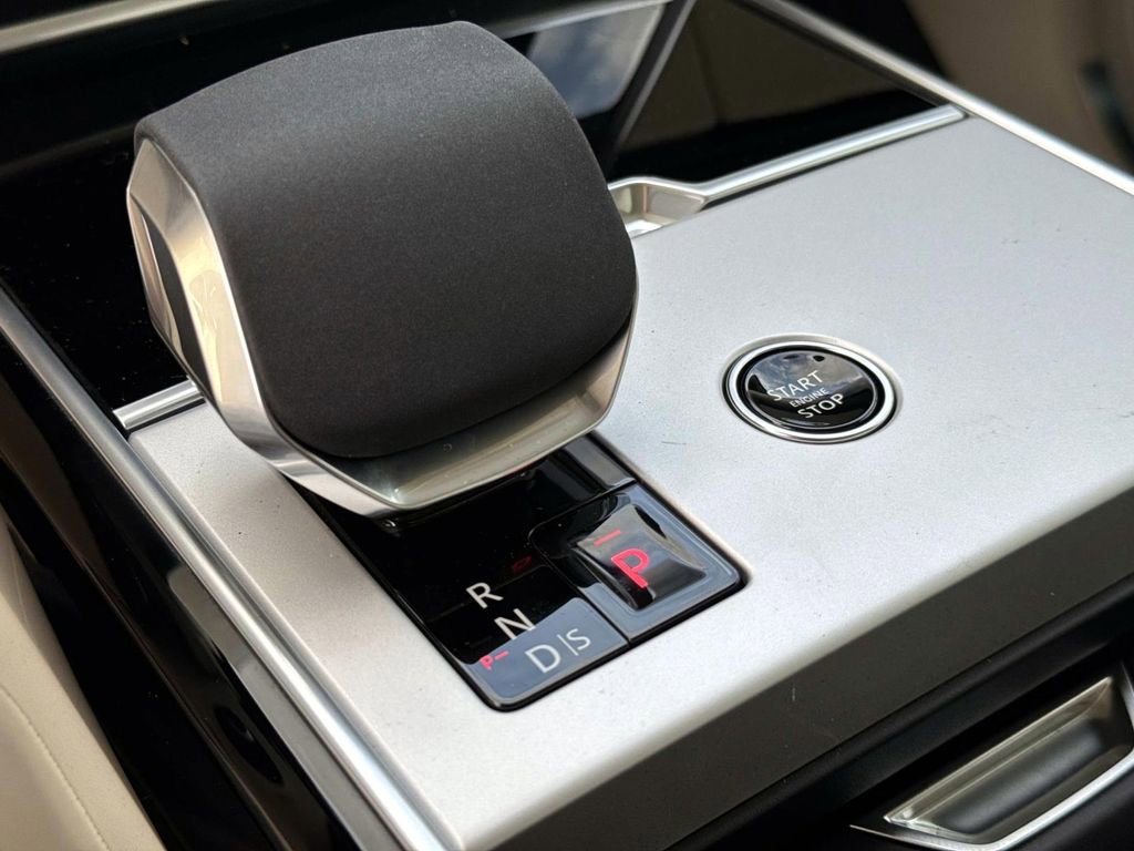 New 2026 Land Rover Range Rover SE image 23