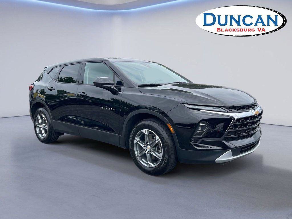 Used 2023 Chevrolet Blazer LT image 1