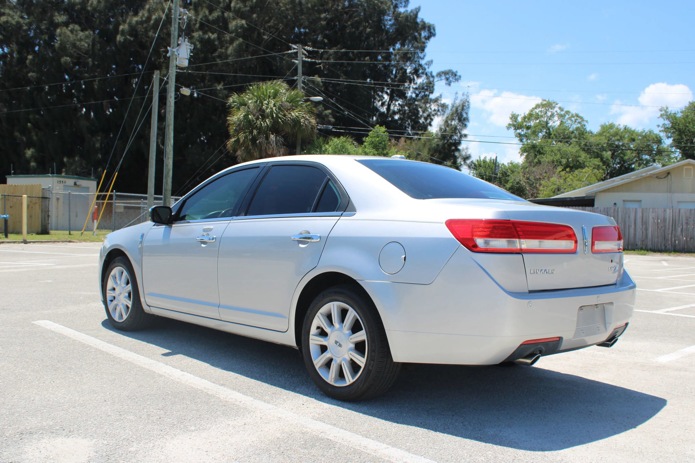 Used 2010 Lincoln MKZ FWD image 3