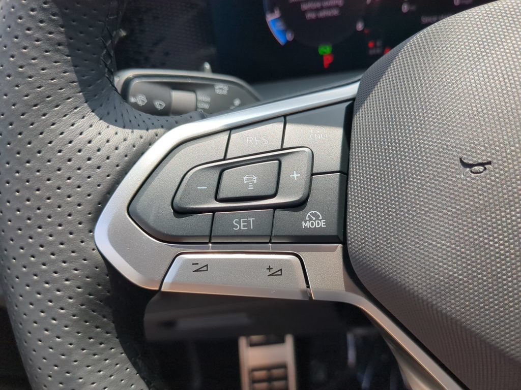 New 2026 Volkswagen Tiguan SE R-Line FWD image 27
