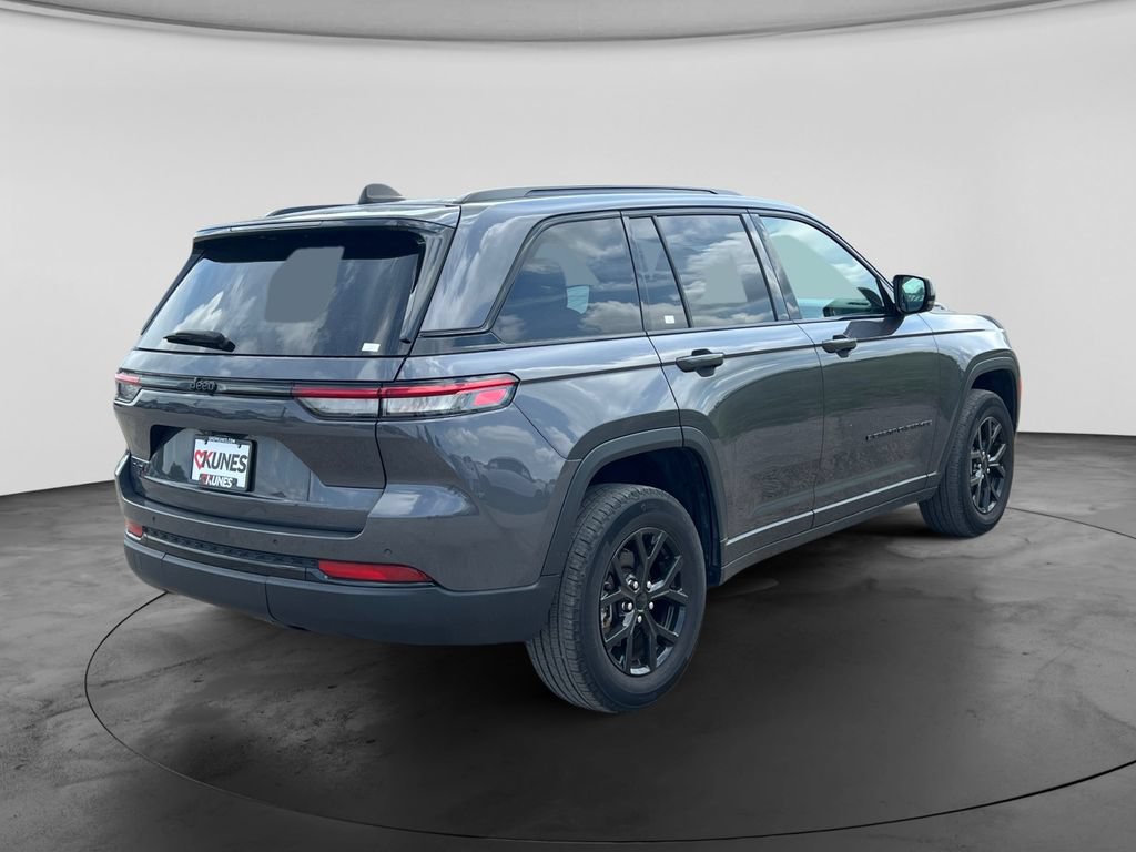 Used 2024 Jeep Grand Cherokee Altitude AWD/4WD image 10