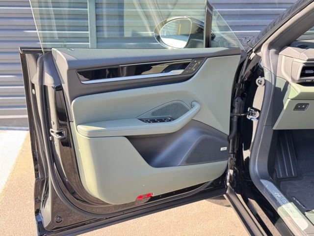 New 2025 Porsche Macan 4 Electric image 13