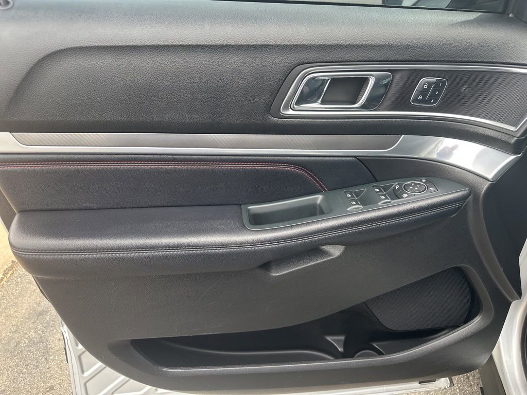Used 2018 Ford Explorer Sport w/ Equipment Group 401A image 17