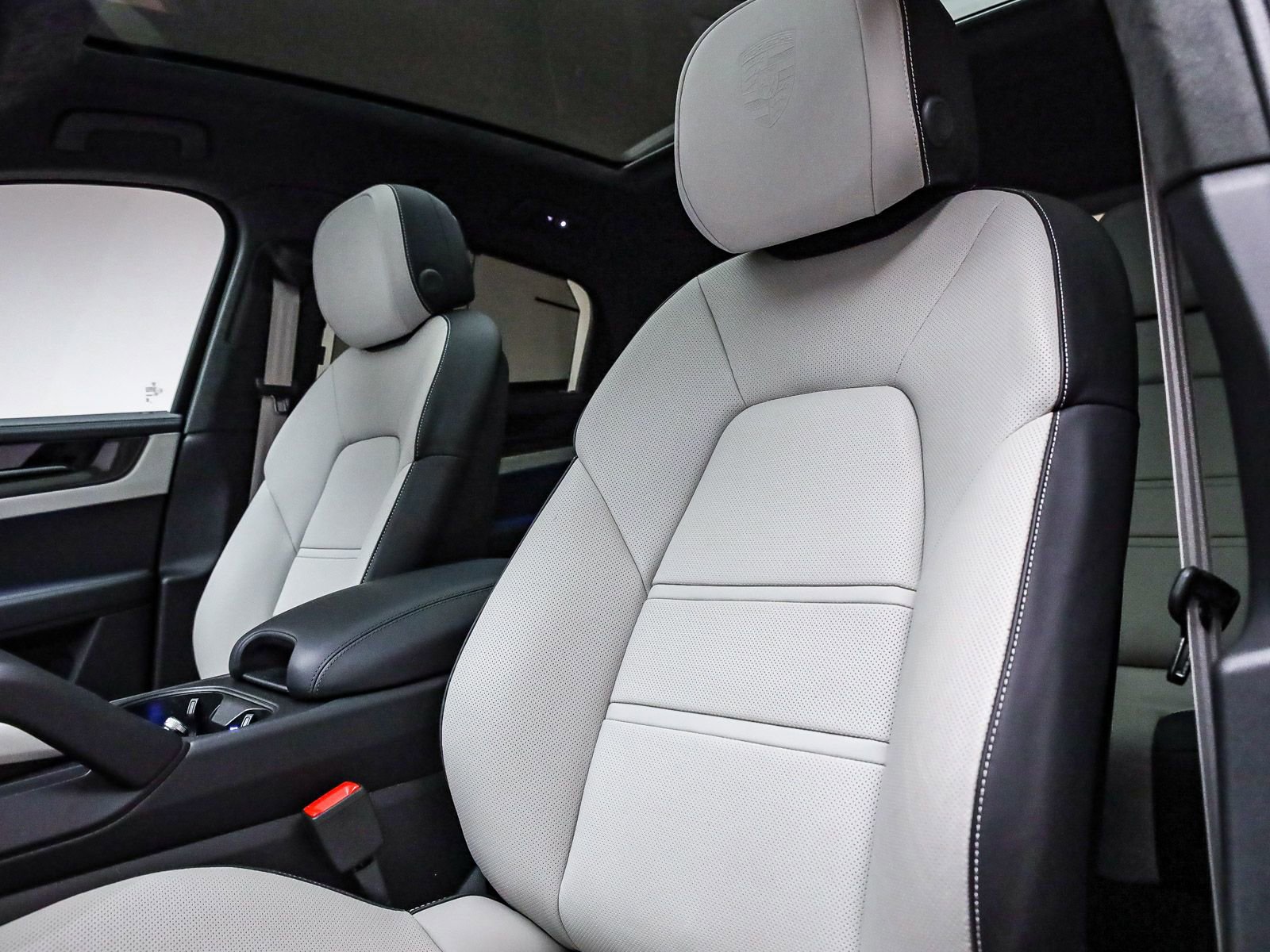 Used 2026 Porsche Cayenne GTS image 36