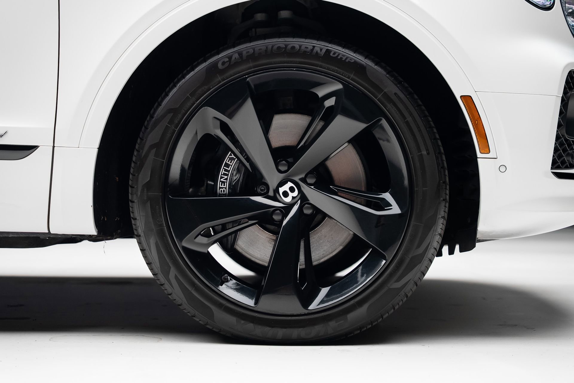 Used 2021 Bentley Bentayga Plug-In Hybrid image 38