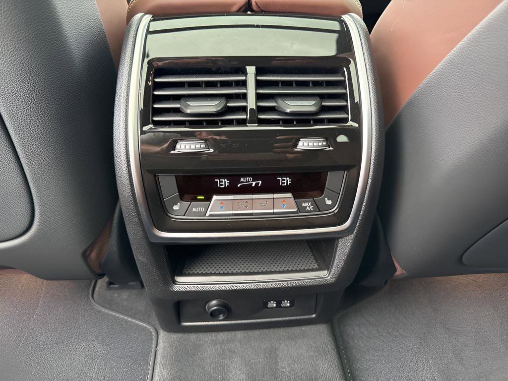 Used 2025 BMW X7 M60i image 30