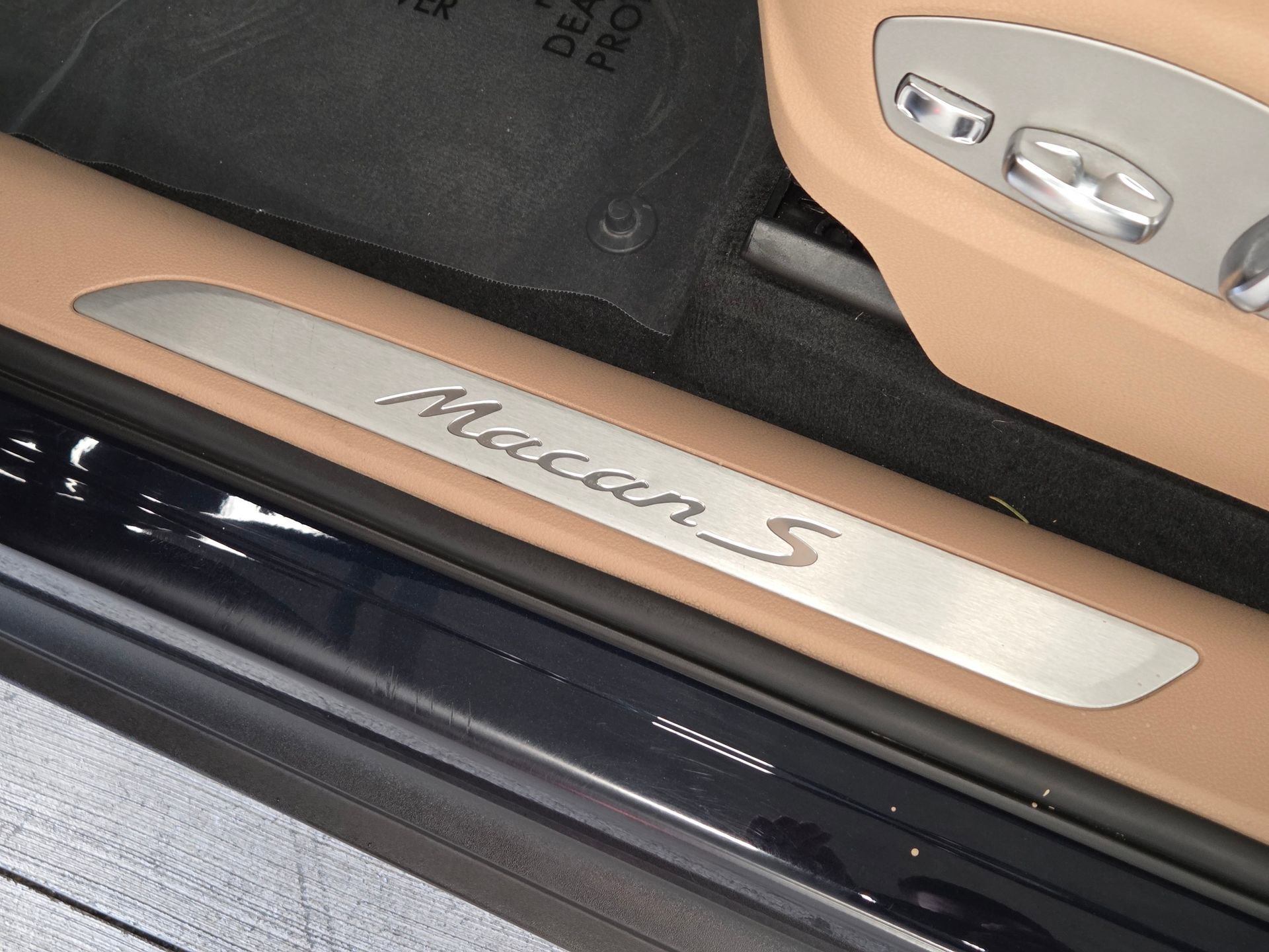 Certified 2022 Porsche Macan S w/ Premium Package Plus AWD/4WD image 17