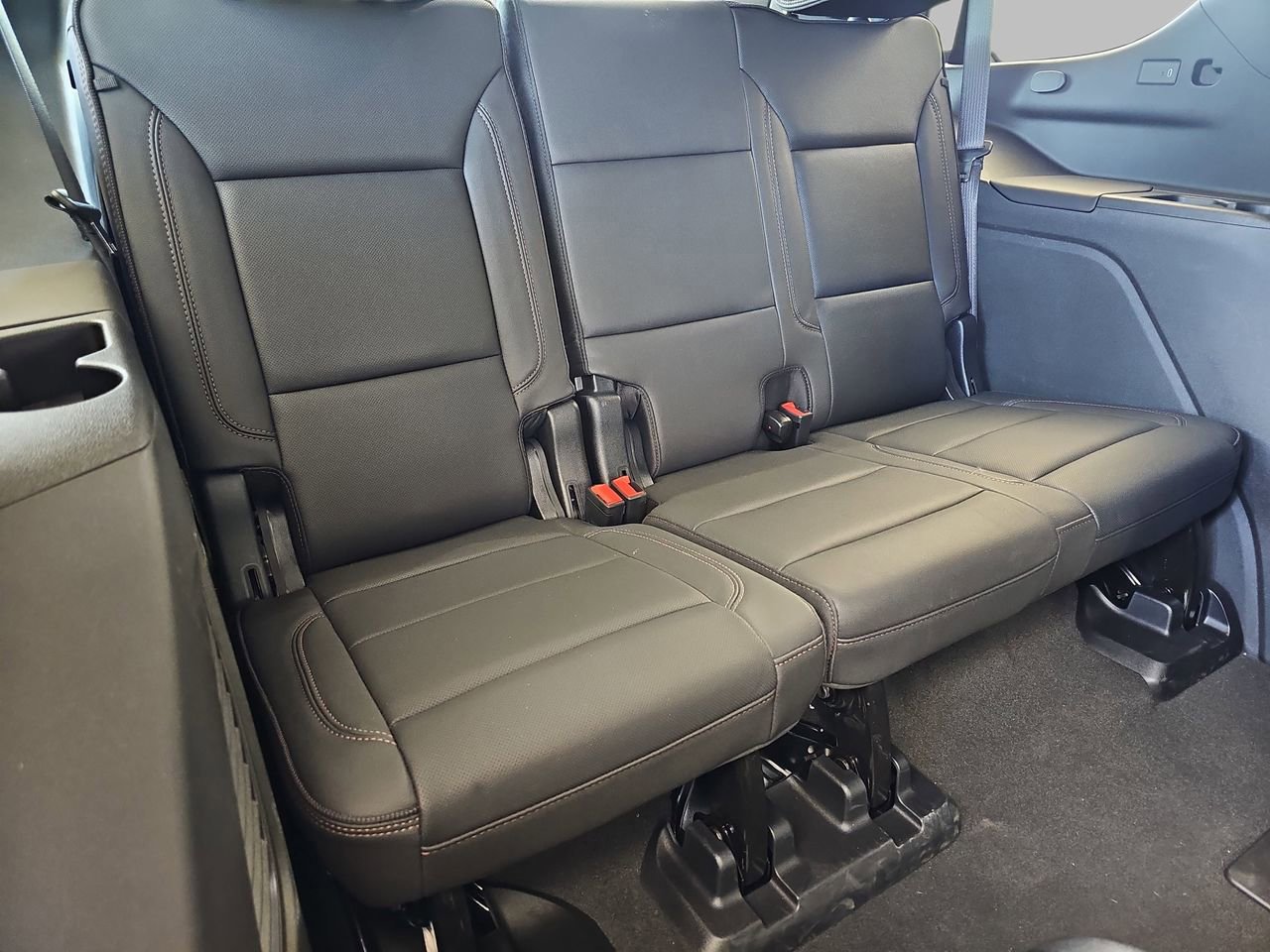 Used 2025 Chevrolet Tahoe High Country AWD/4WD image 15