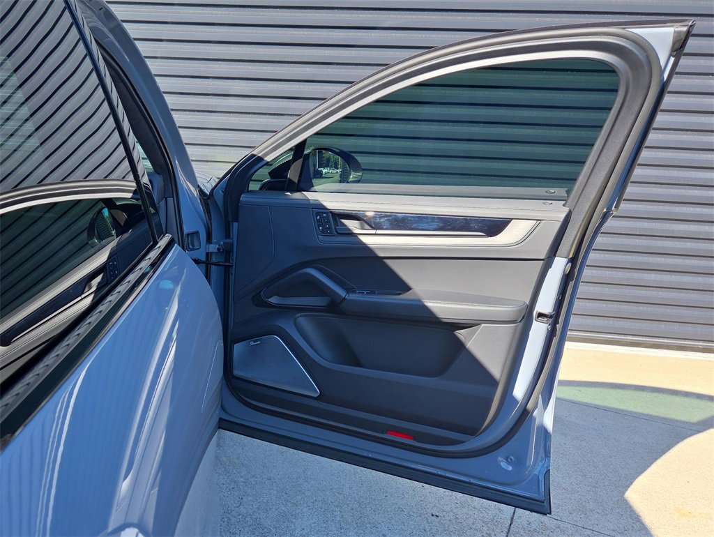 Used 2024 Porsche Cayenne Turbo GT image 19
