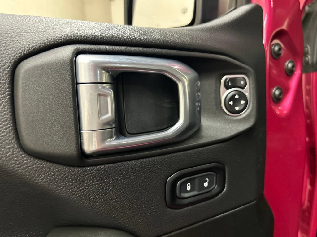 Used 2024 Jeep Wrangler Unlimited Sahara AWD/4WD image 24