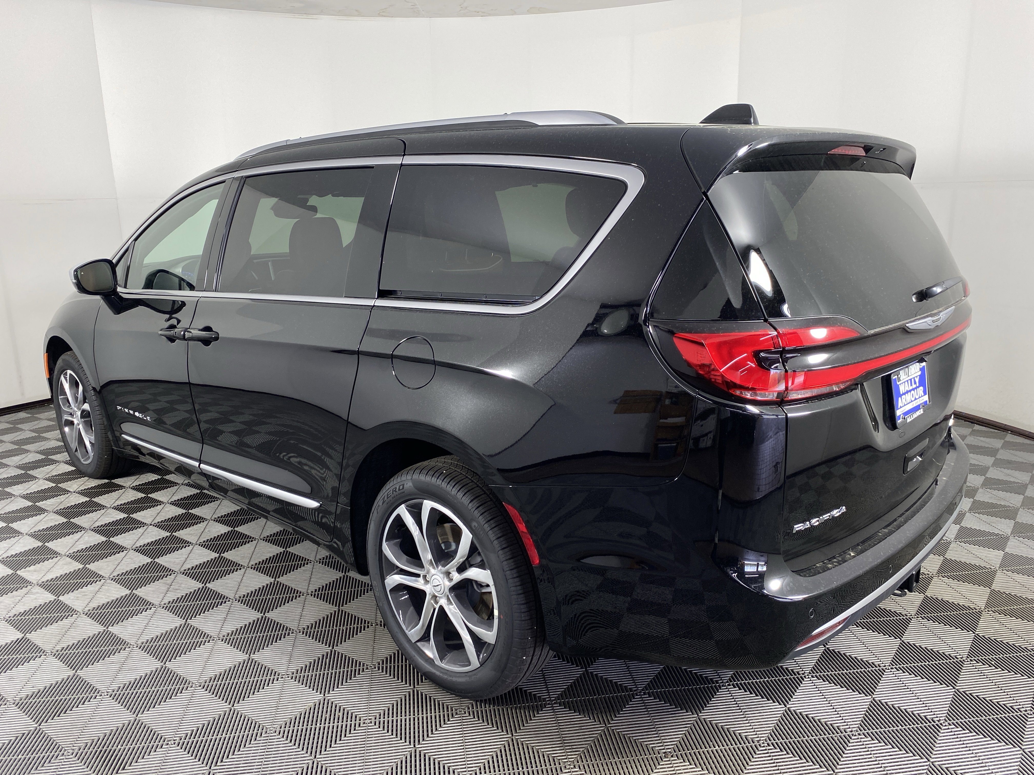 New 2026 Chrysler Pacifica Pinnacle AWD/4WD image 9