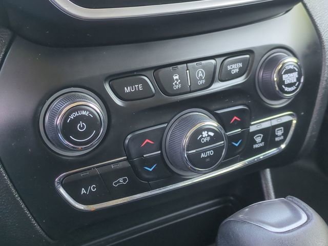 Used 2021 Jeep Cherokee Latitude Lux w/ Comfort/Convenience Group AWD/4WD image 36