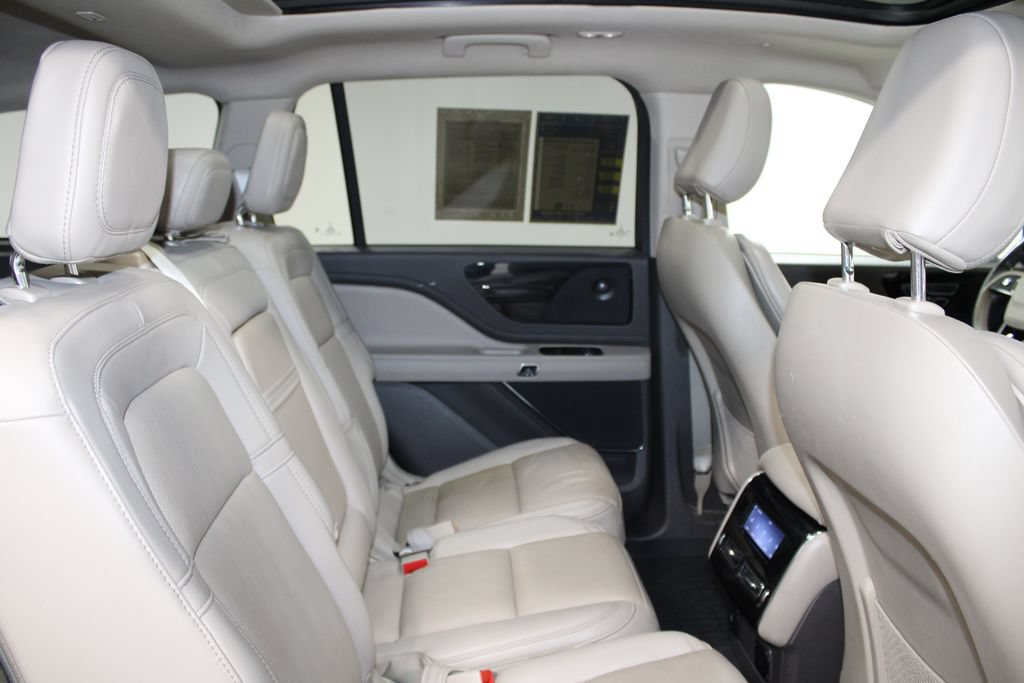 Used 2023 Lincoln Aviator Reserve w/ Equipment Group 201A AWD/4WD image 32