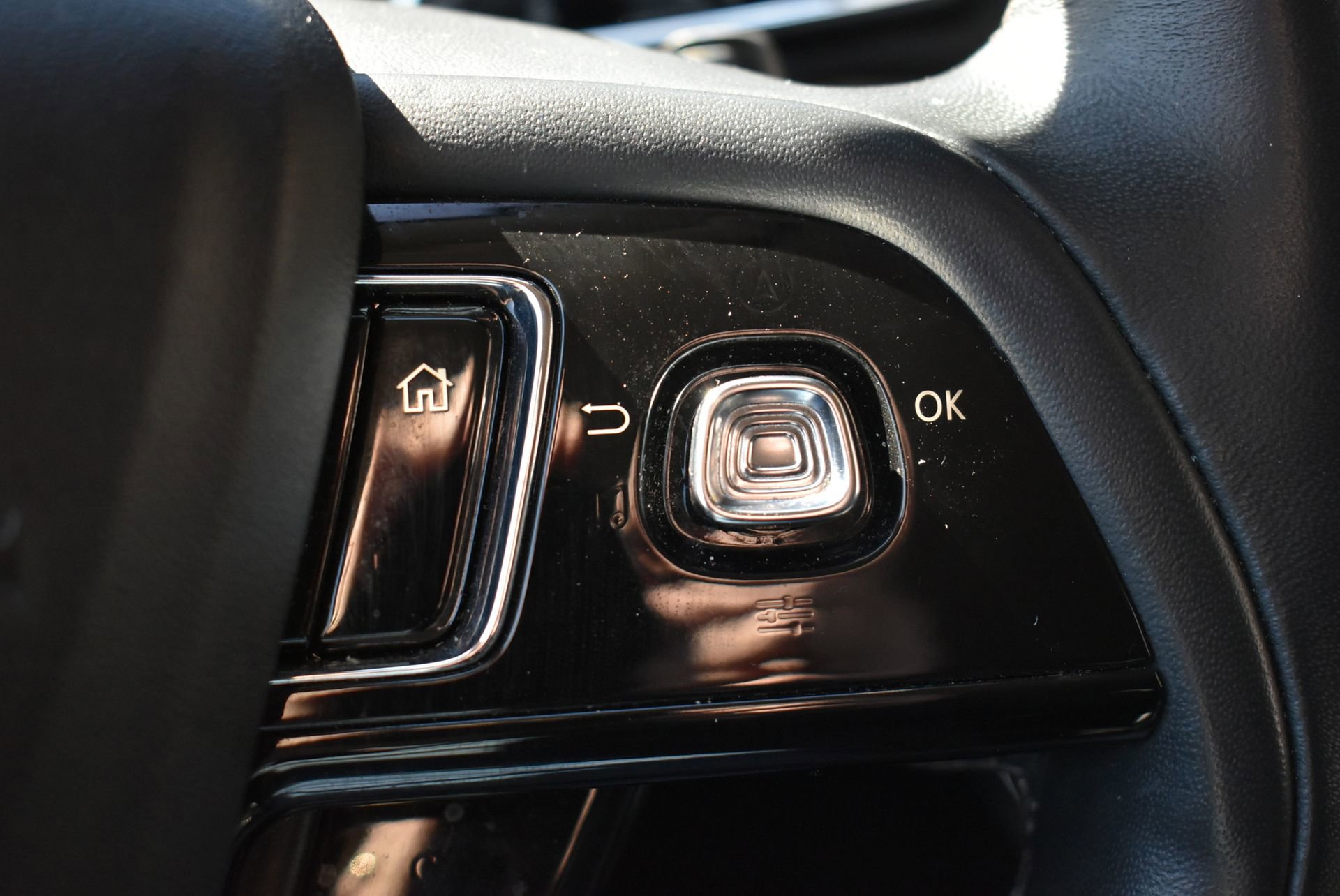 Used 2023 Lincoln Corsair Reserve w/ Jet Appearance Package image 19