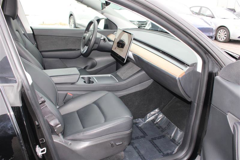 Used 2022 Tesla Model Y Long Range image 12