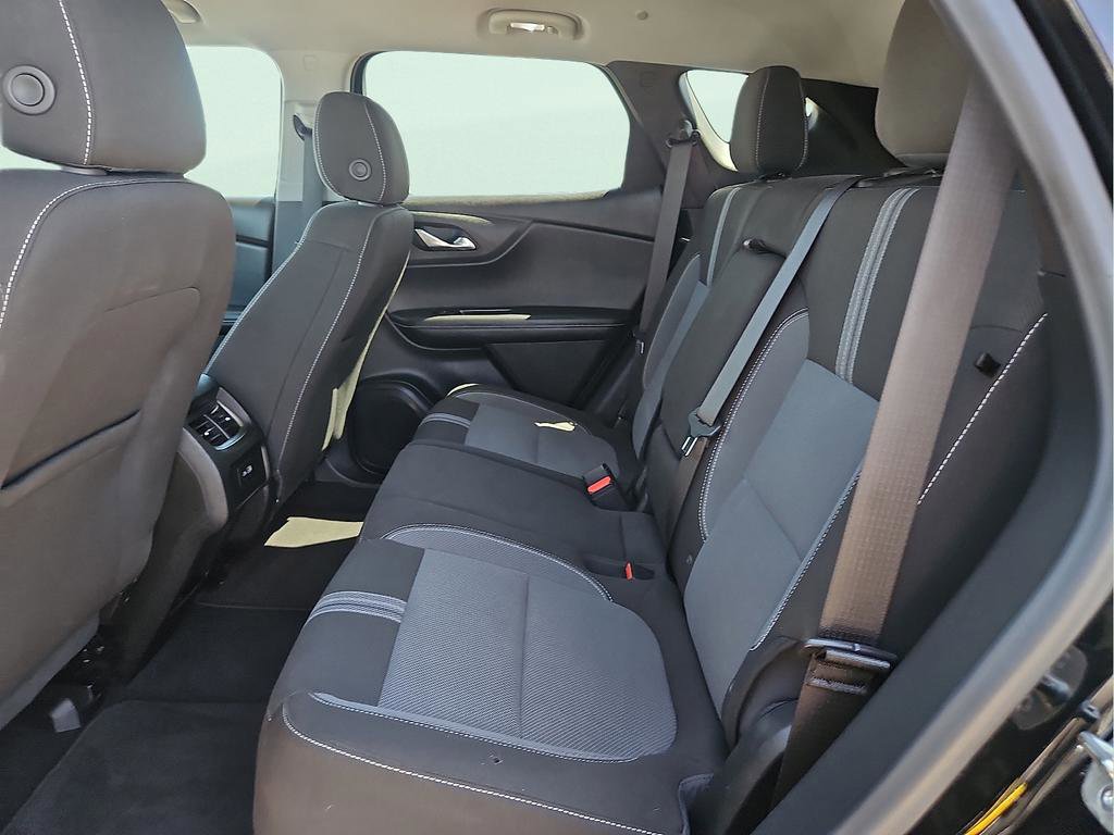 Used 2025 Chevrolet Blazer LT FWD image 8