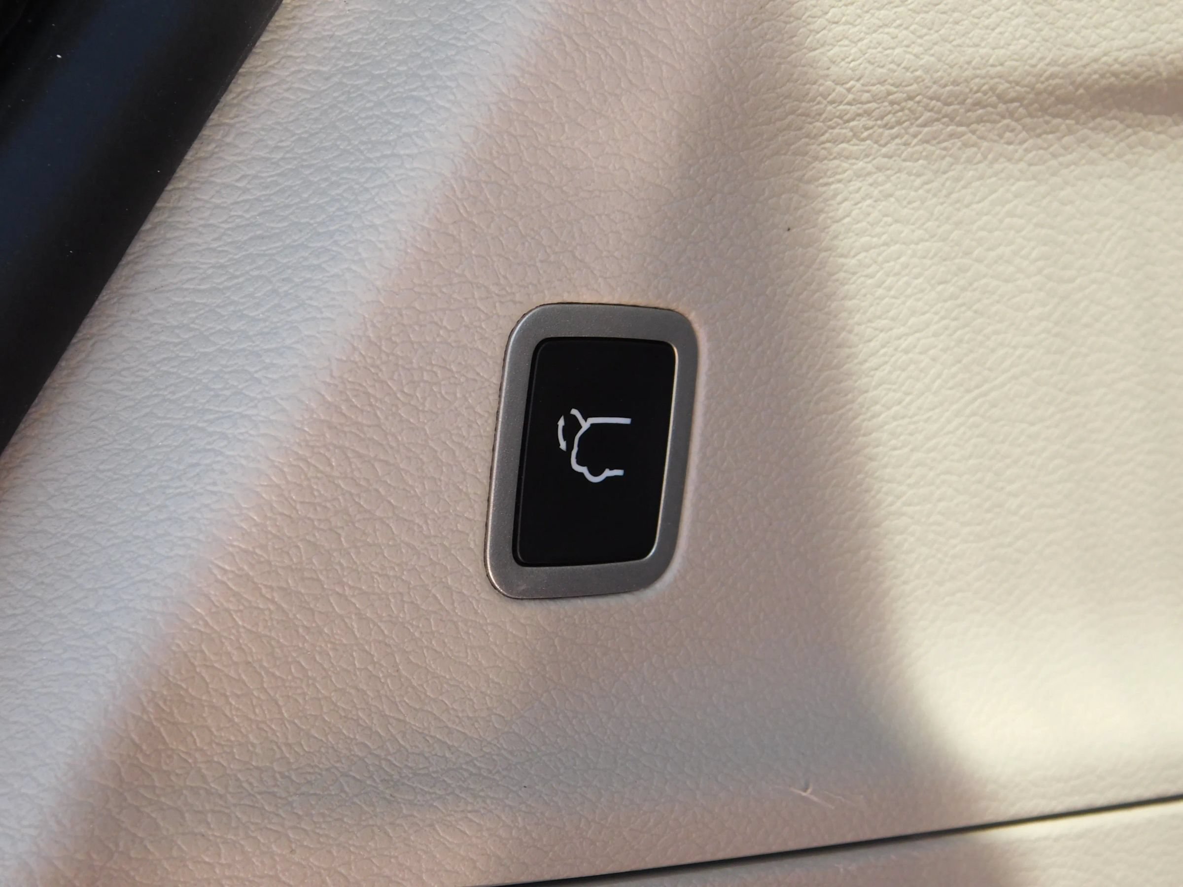 Used 2024 Chrysler Voyager LX FWD image 11