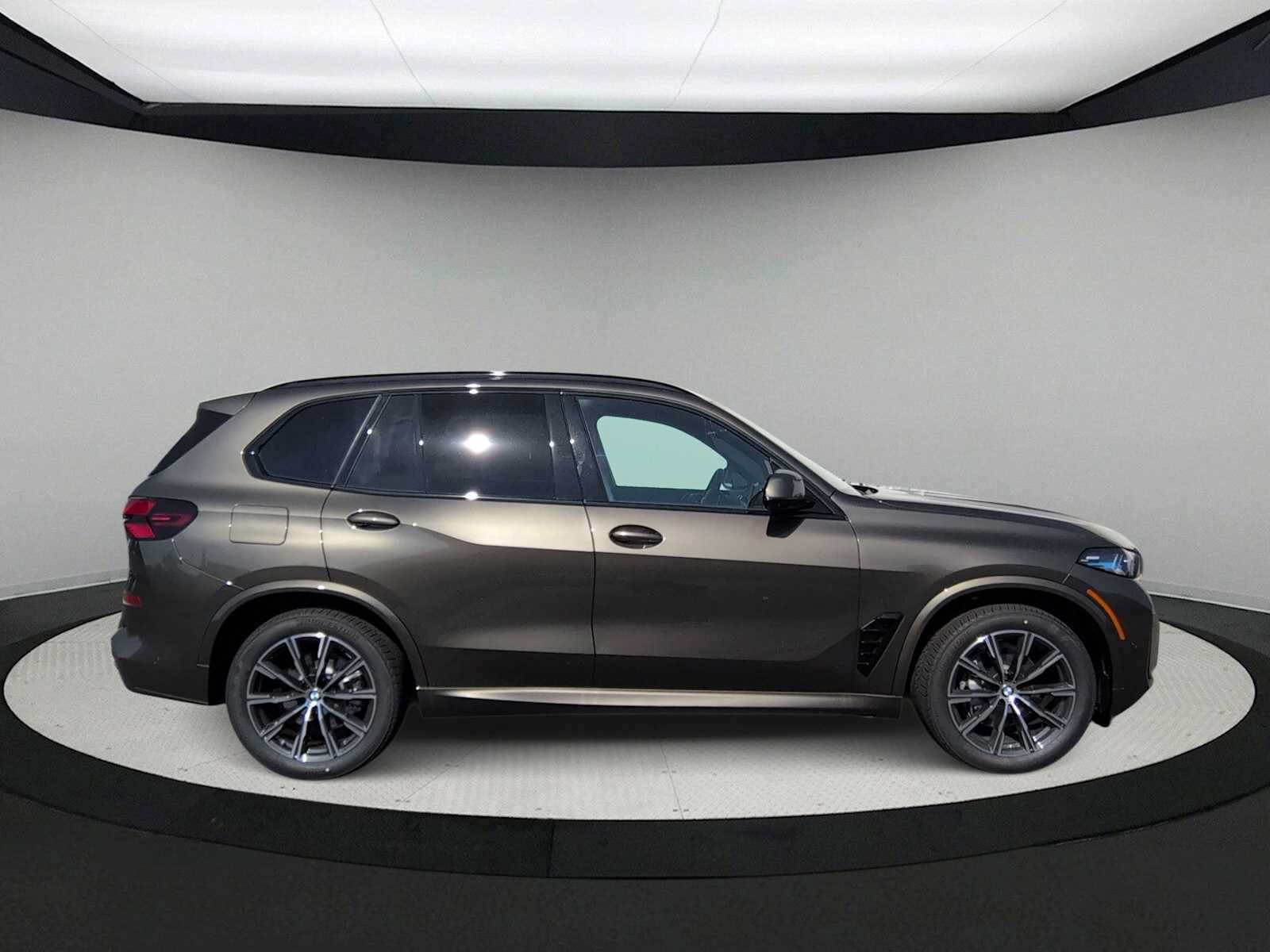 Used 2026 BMW X5 xDrive40i w/ M Sport Package AWD/4WD image 9