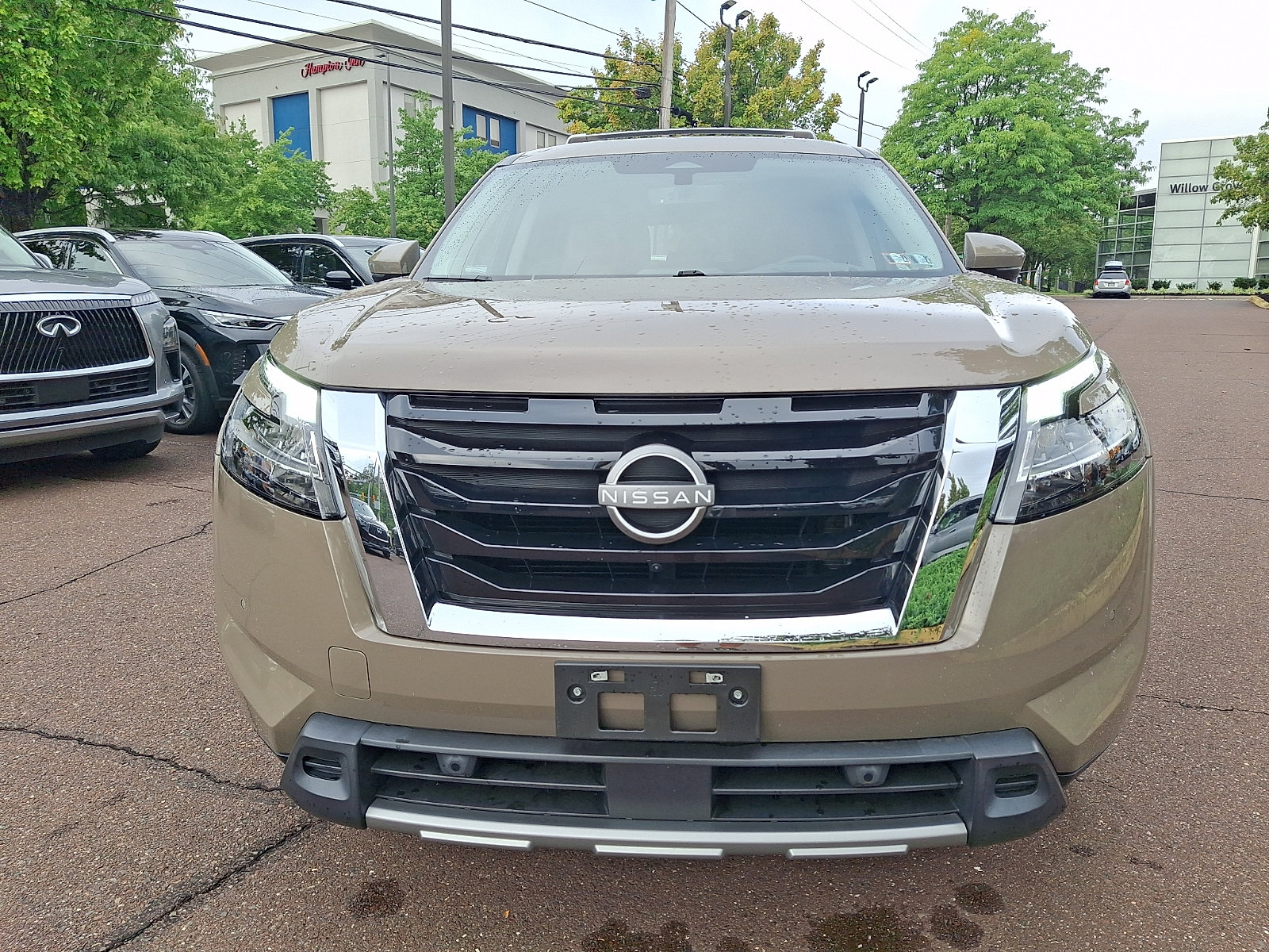 Used 2024 Nissan Pathfinder Platinum AWD/4WD image 2