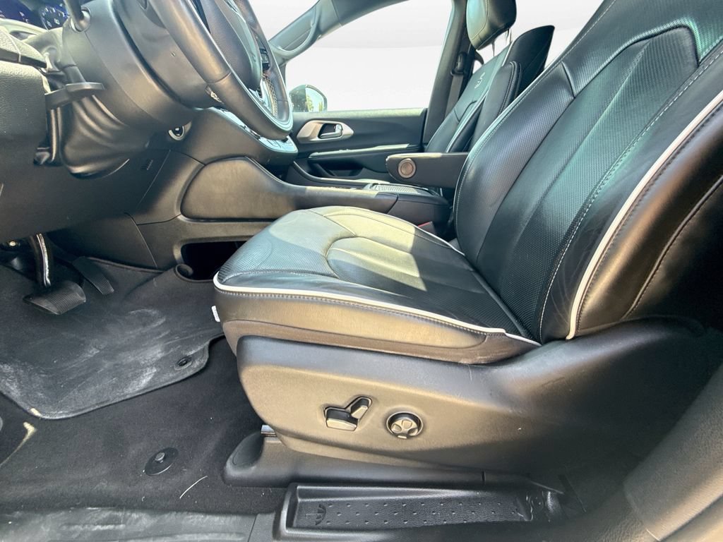 Used 2021 Chrysler Pacifica Limited w/ Uconnect Theater Family Group AWD/4WD image 14