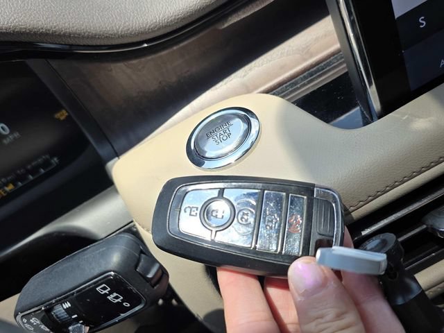 Used 2021 Lincoln Aviator Reserve w/ Equipment Group 201A AWD/4WD image 18