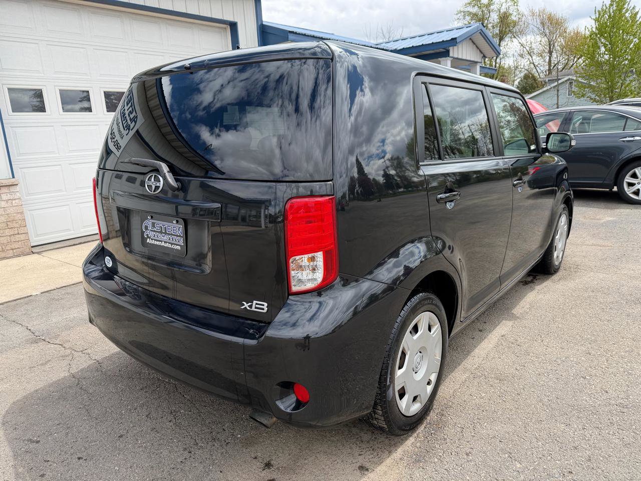 Used 2012 Scion xB FWD image 3