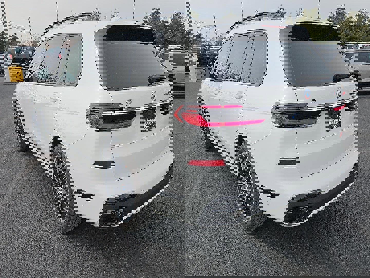 Used 2023 BMW X7 M60i w/ Executive Package image 13