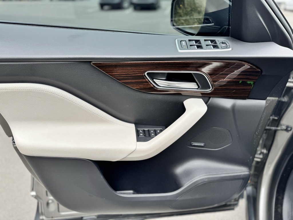 Used 2018 Jaguar F-PACE Prestige image 20