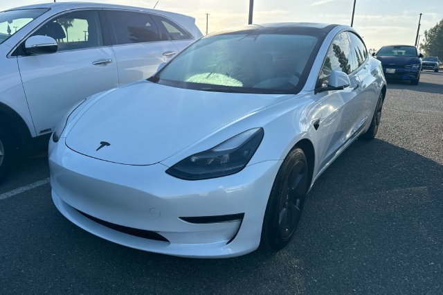 Used 2023 Tesla Model 3 Standard Range RWD image 2