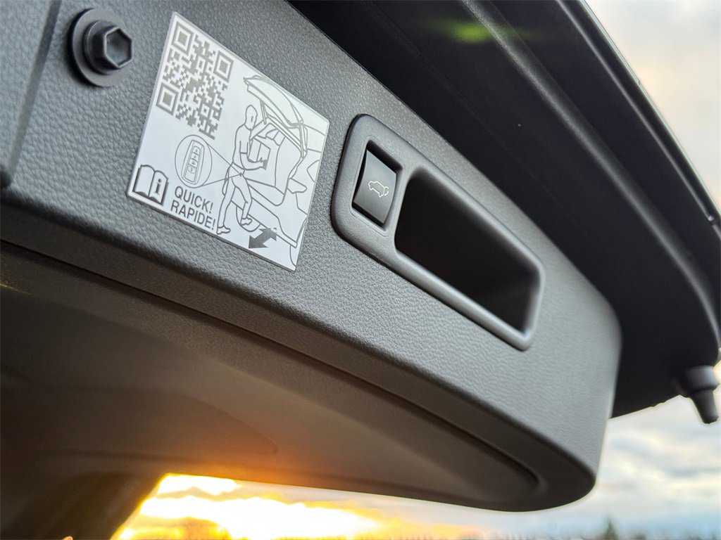 Used 2023 Toyota Highlander Platinum image 29