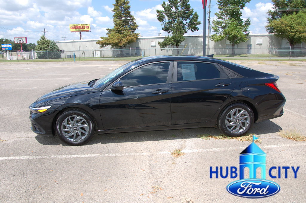 Used 2024 Hyundai Elantra SEL FWD image 2