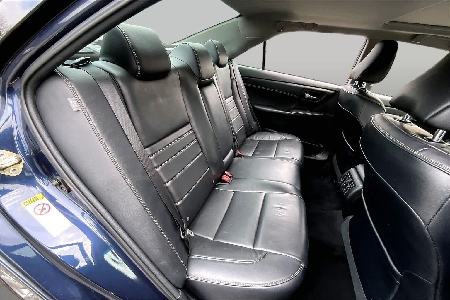 Used 2017 Toyota Camry XLE w/ Moonroof Package FWD image 21