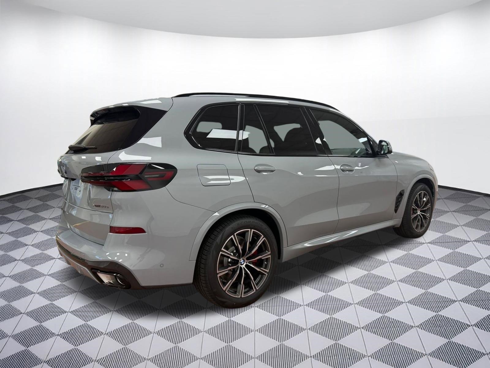 New 2026 BMW X5 xDrive50e image 8