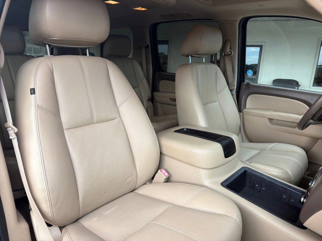 Used 2014 Chevrolet Suburban LT image 25