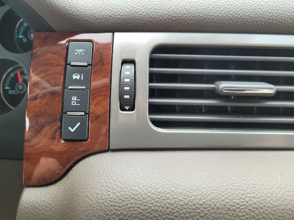 Used 2011 Chevrolet Silverado 1500 LTZ w/ LTZ White Diamond Edition image 28