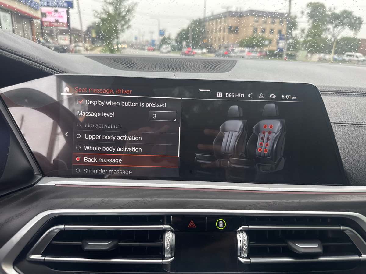 Used 2022 BMW X7 xDrive40i w/ M Sport Package AWD/4WD image 46