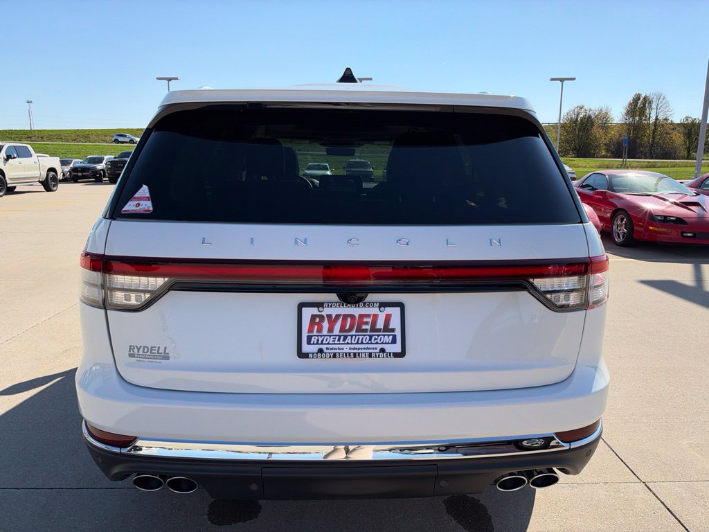New 2027 Lincoln Aviator AWD image 7