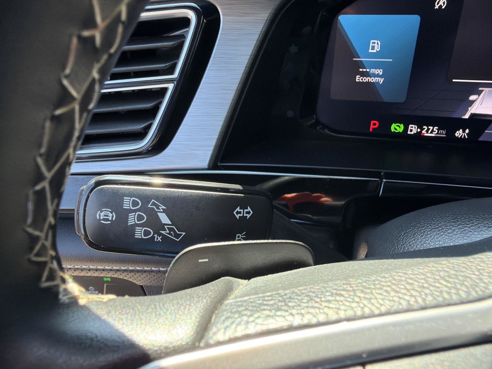 Used 2024 Volkswagen Atlas Cross Sport SE FWD image 19
