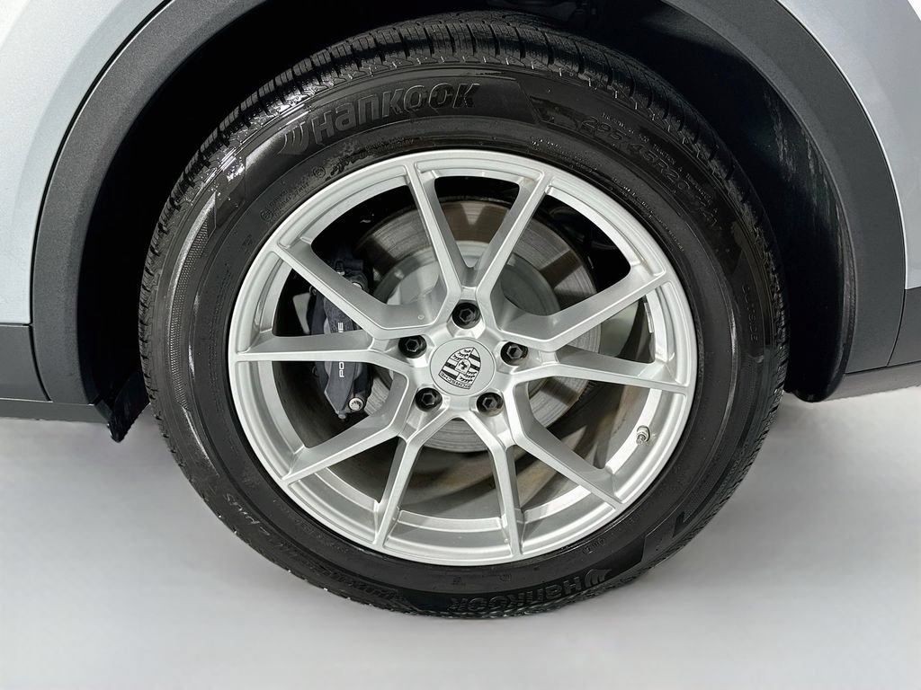 Certified 2024 Porsche Cayenne AWD/4WD image 33