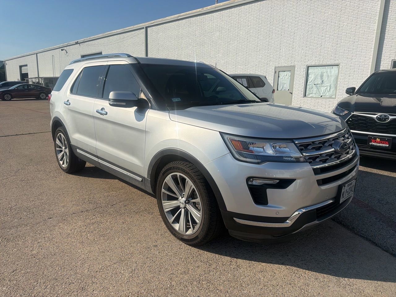 Used 2018 Ford Explorer Limited FWD image 2