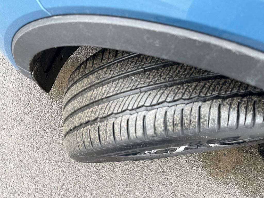 Used 2025 Volvo XC40 B5 Core image 28