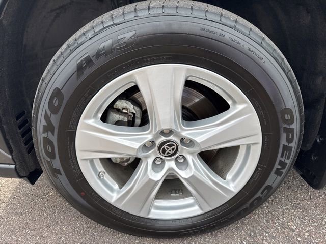 Used 2023 Toyota Highlander LE image 40