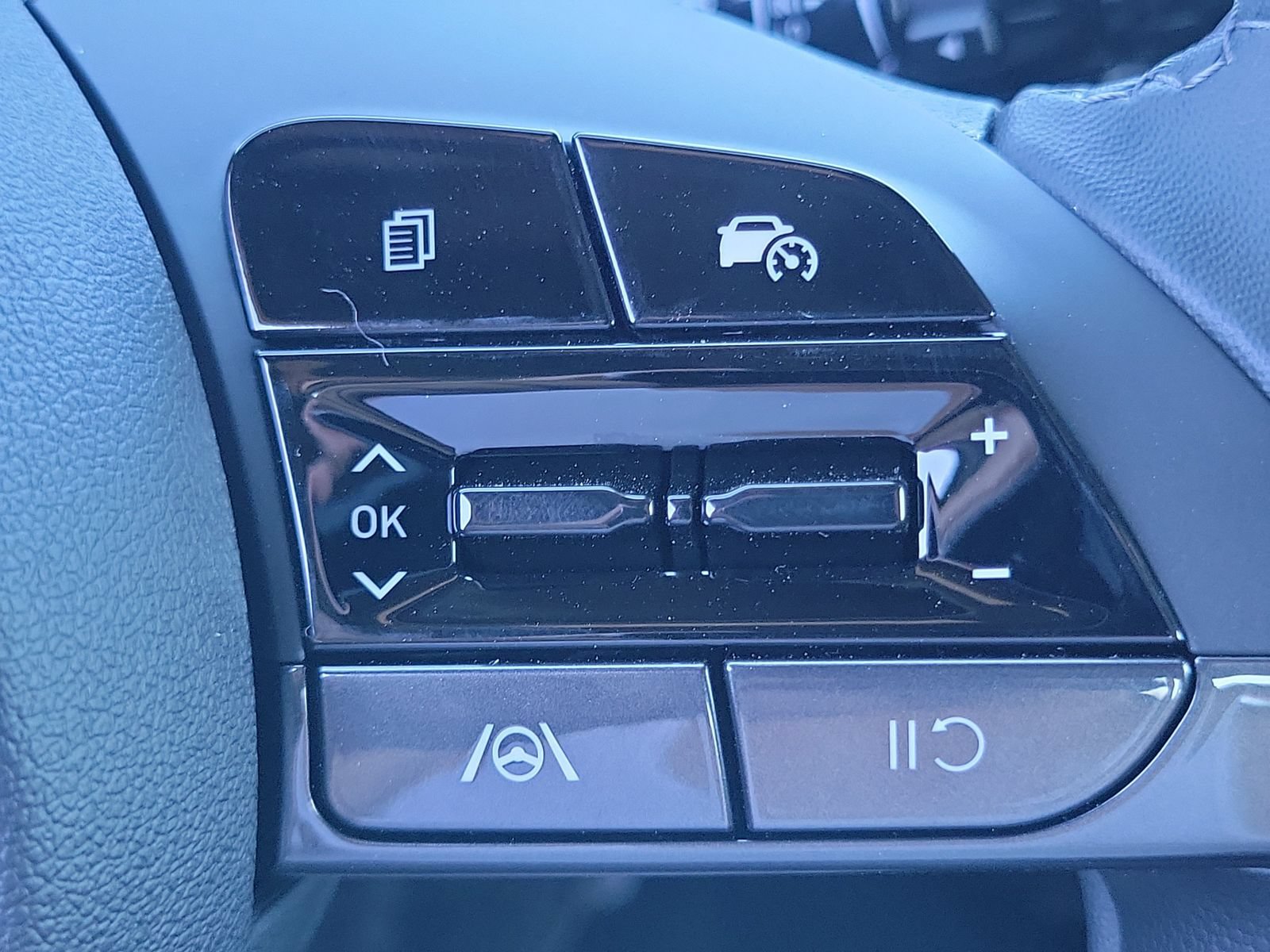 New 2026 Hyundai Elantra SEL Sport FWD image 9
