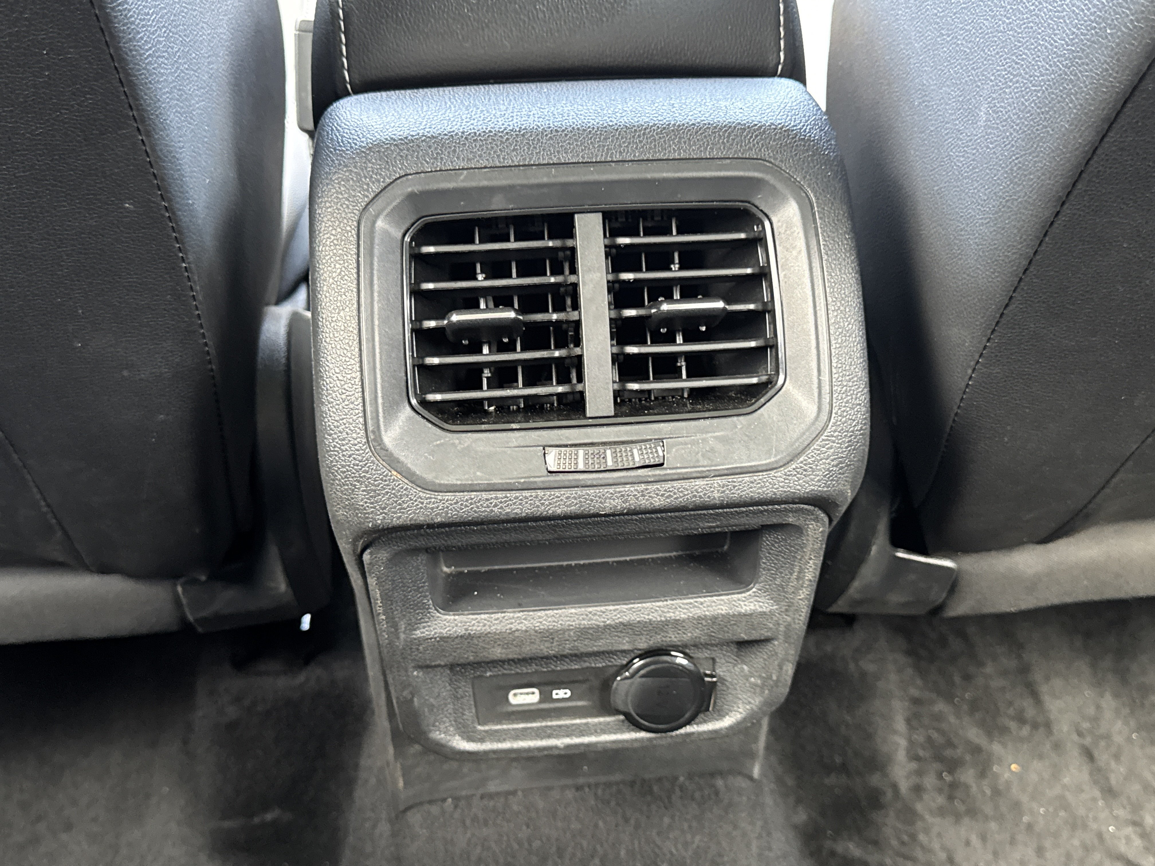 Certified 2023 Volkswagen Tiguan SE R-Line FWD image 16