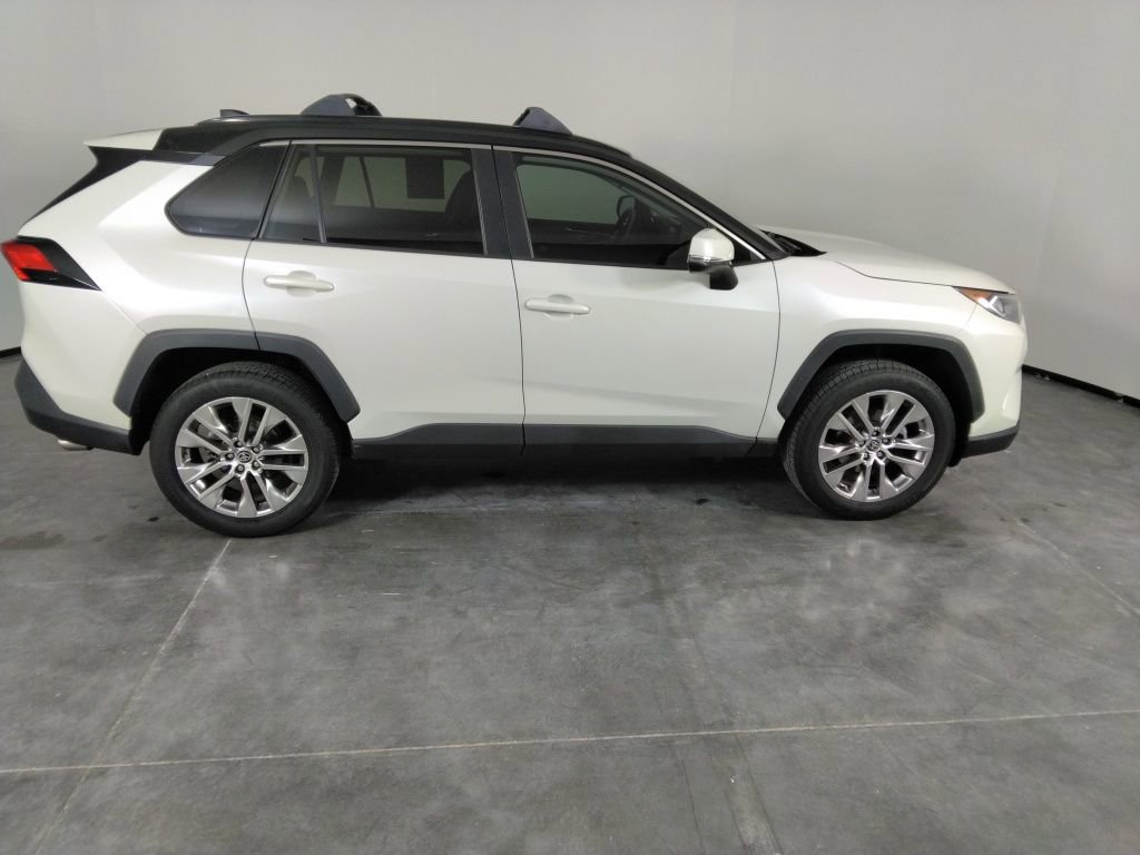 Used 2021 Toyota RAV4 XLE Premium image 9